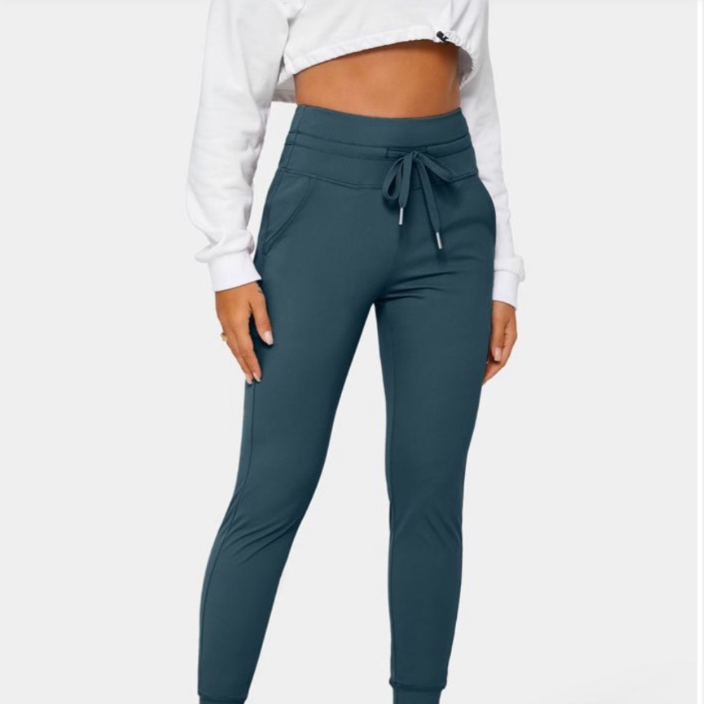 Halara daily jogger
